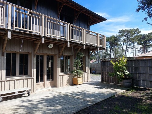 Cosy wooden house near the ocean
