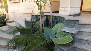 تفاصيل الفندق من الخارج