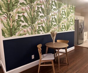 Dining - Convenient Charlotte Comfort (Charlotte)