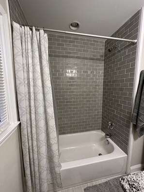 Shower, hair dryer, towels, soap - Convenient Charlotte Comfort (Charlotte)