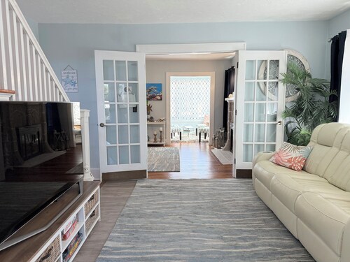Historic Courtyard Cottage with Pool, 1 block to Flagler Ave! Sleeps up to 10