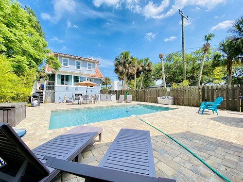 Historic Courtyard Cottage with Pool, 1 block to Flagler Ave! Sleeps up to 10