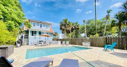 Historic Courtyard Cottage with Pool, 1 block to Flagler Ave! Sleeps up to 10