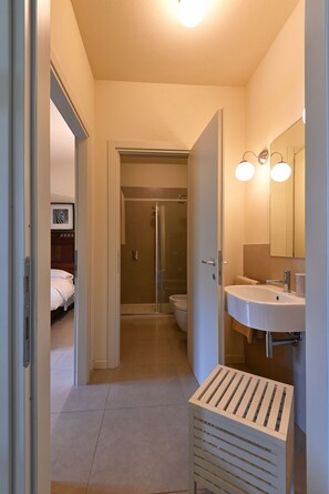 Douche, serviettes fournies