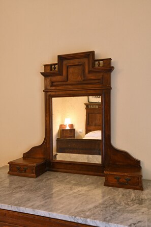 1 bedroom, free WiFi, bed sheets - Appartamento Kelly by Theater Home - with terrace and garage (Tignale)