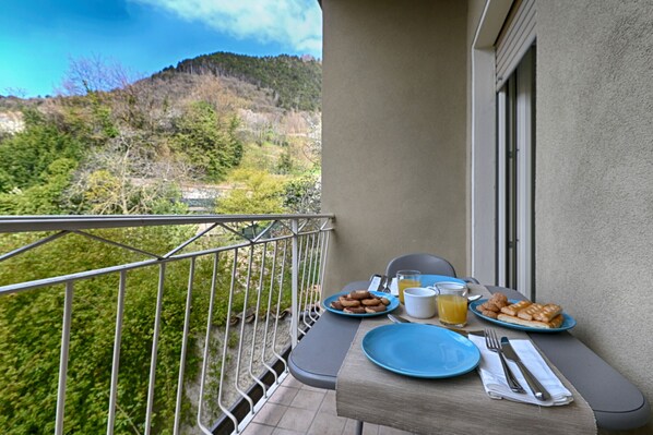 Outdoor dining - Appartamento Kelly by Theater Home - with terrace and garage (Tignale)