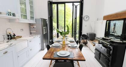 Perfect Retreat in Luxury & Historical Manor House