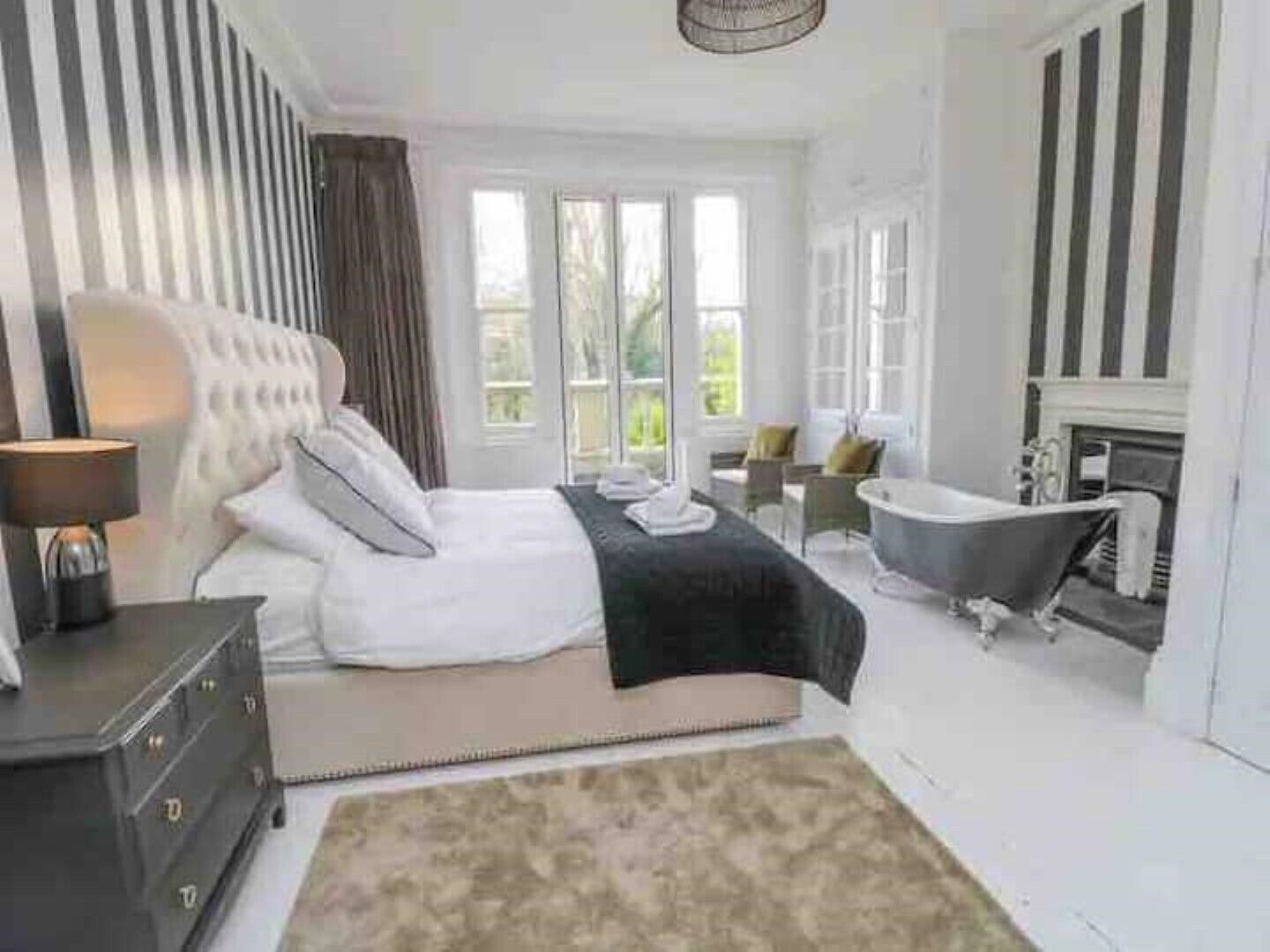 4 bedrooms, desk, iron/ironing board, free WiFi