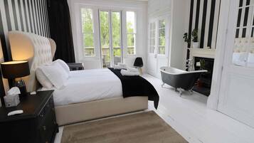 4 bedrooms, desk, iron/ironing board, free WiFi