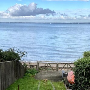 On the beach, beach towels - Perfect Retreat in Luxury & Historical Manor House (Binstead, Ryde)