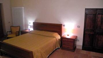 2 Schlafzimmer, Schreibtisch, Bügeleisen/Bügelbrett, kostenloses WLAN