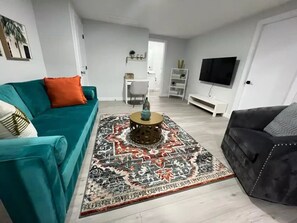 Smart TV - Beautiful furnished 2bedroom (Edmonton)