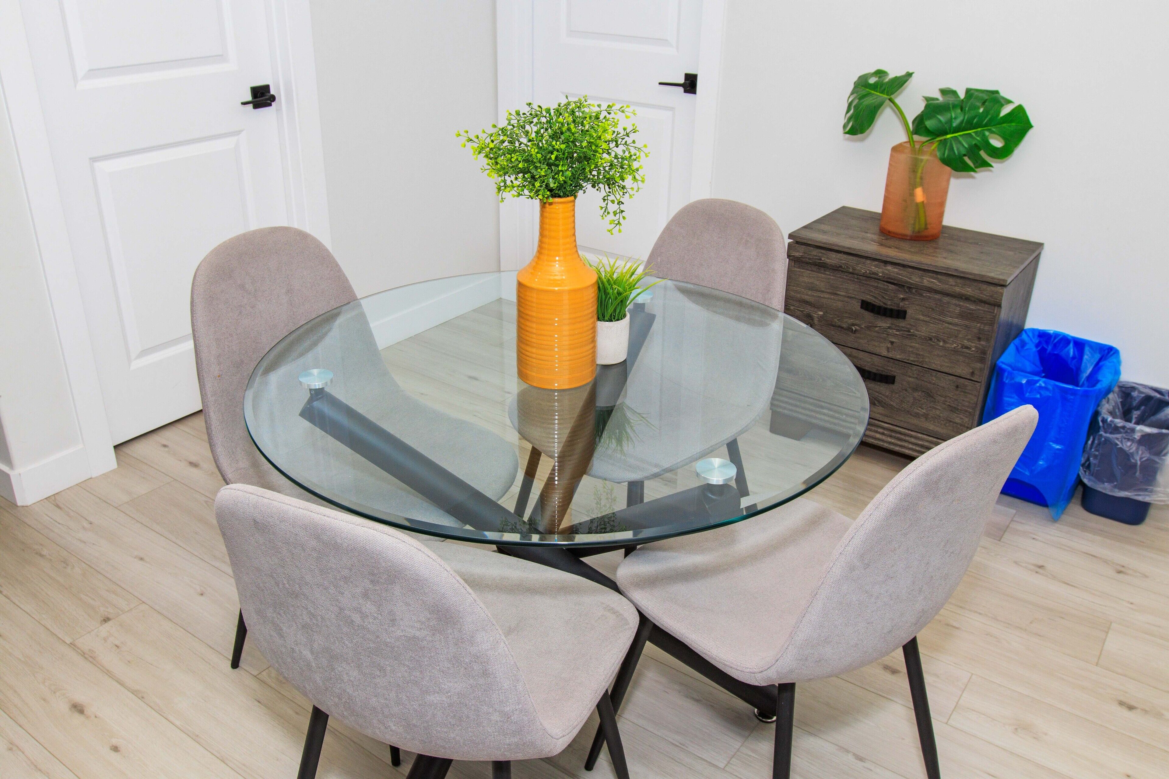 Dinning table with 4 chairs 