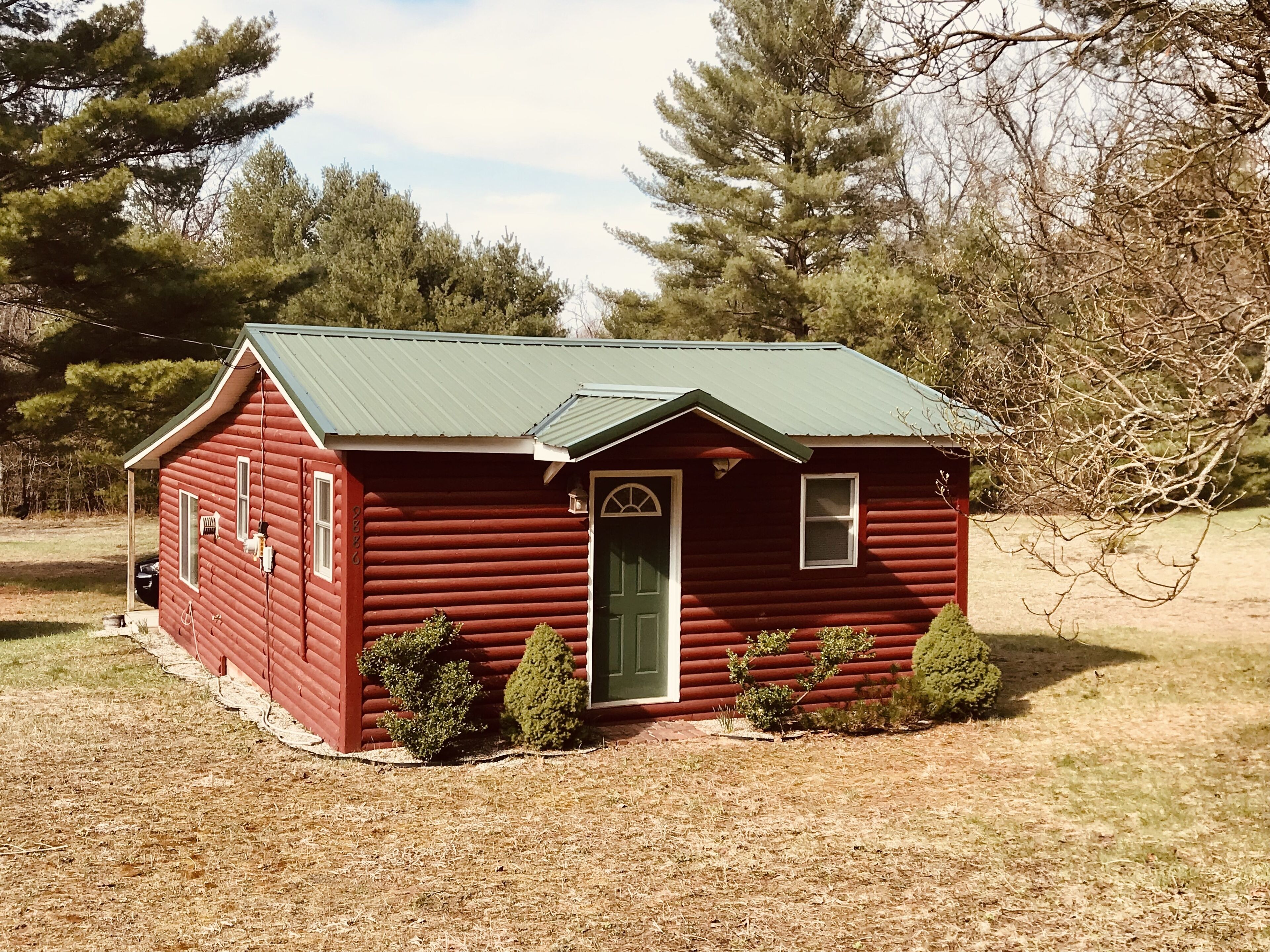 Little Red Cabin - Perfect Up-North Michigan Get-a-Way! 