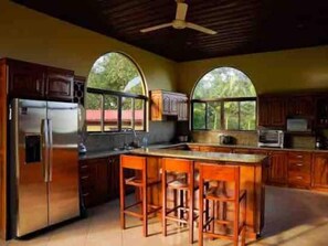 ميكروويف، فرن، موقد طهي مسطح، غلّاية كهربائية