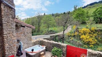 Bain à remous extérieur