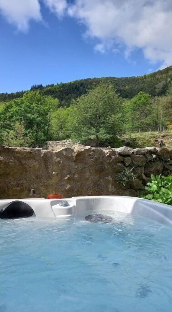 Bain à remous extérieur