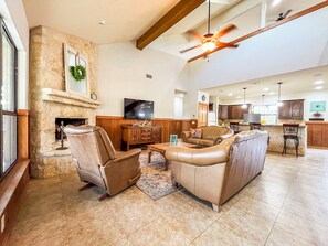 Smart TV, fireplace