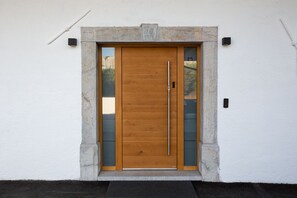 تفاصيل الفندق من الخارج