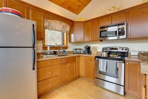 Fridge, microwave, stovetop, coffee/tea maker
