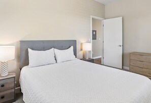 Premium-Apartment, 2 Schlafzimmer, Meerblick | Badezimmer | Regendusche, Handtücher