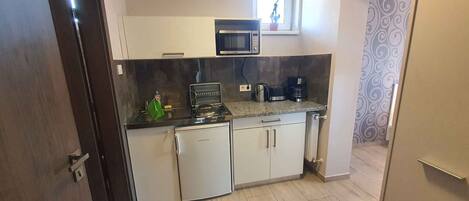 Fridge, microwave, stovetop, toaster