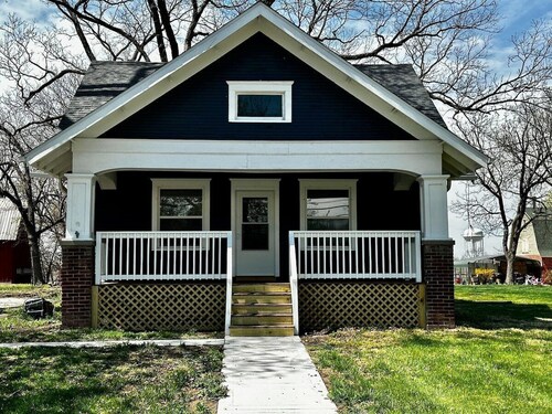 Mrs. Hughes Cottage - 2 bedroom House