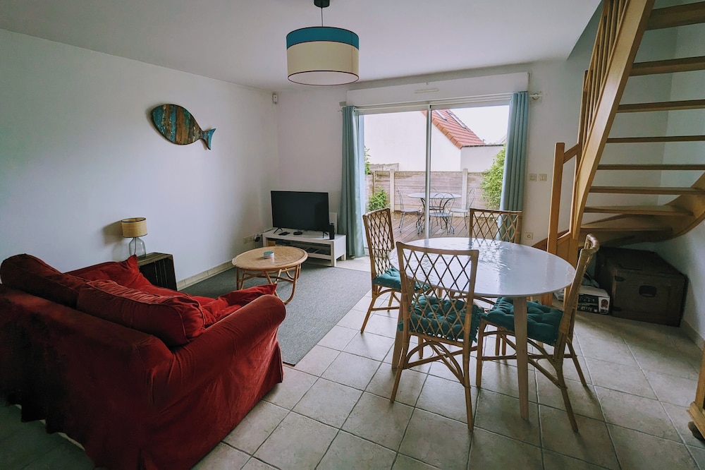 Maison à 300 m de la Plage, Avec 2 Chambres et une Terrasse