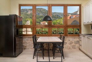 تناول الطعام