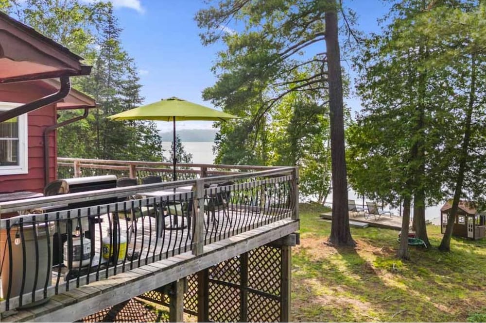 Sand Lake Oasis -Beautiful 3Br Waterfront Cottage w/ Lots to Do!