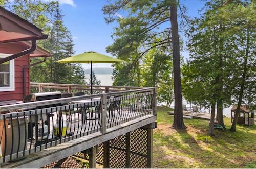 Sand Lake Oasis - Three Bedroom Cottage, Sleeps 8