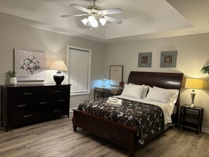 3 Schlafzimmer, Schreibtisch, Bügeleisen/Bügelbrett, WLAN