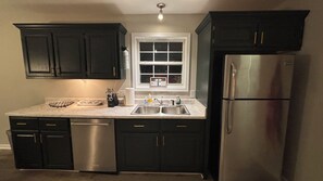 Fridge, microwave, oven, stovetop - The Lodge @ Greens Mill - 30% discount for 28+ days (Spring Hill)