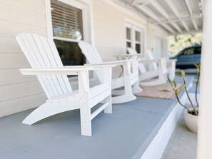 Terrace/patio - The Little Paddle Beach Cottage near the Boardwalk (Carolina Beach)