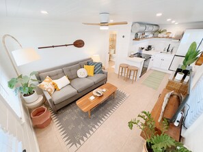 TV - The Little Paddle Beach Cottage near the Boardwalk (Carolina Beach)