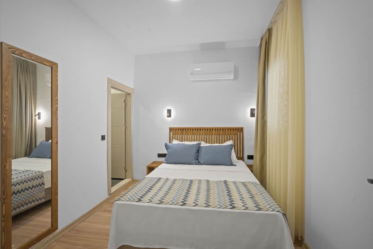 Minibar, cortinas blackout, wifi gratis y ropa de cama