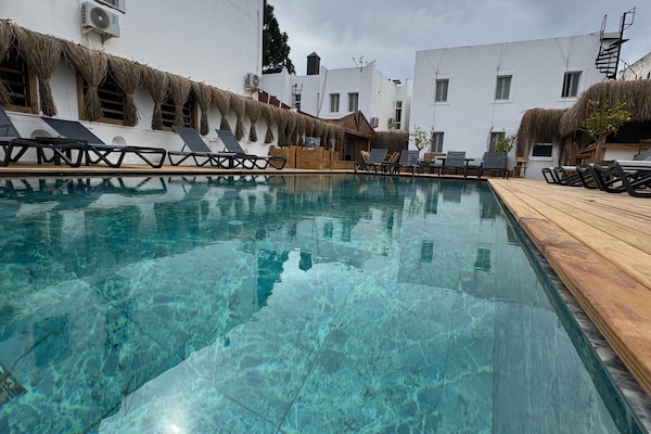 Seasonal outdoor pool