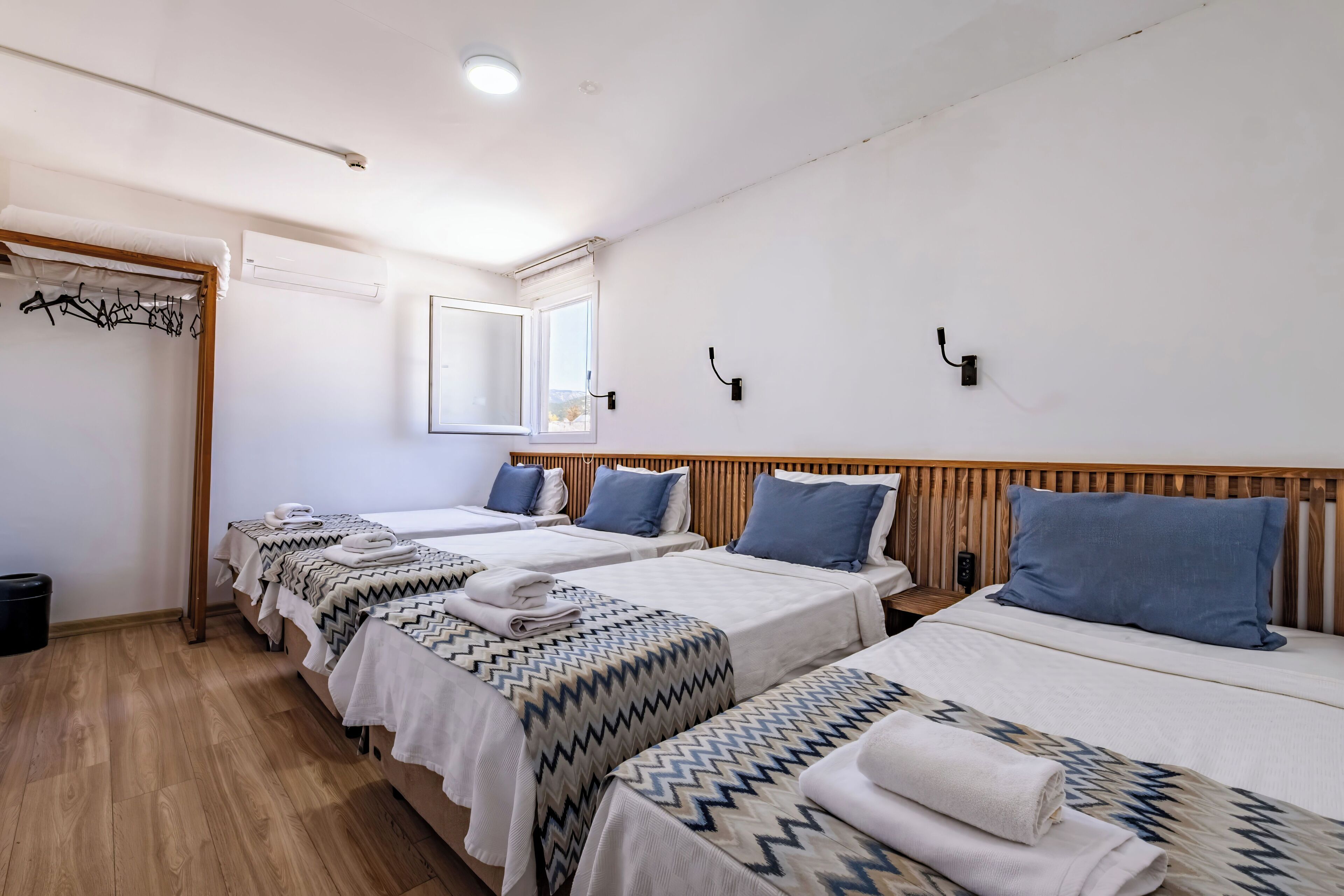 Quadrupla Standard | Minibar, tende oscuranti, culle/letti per bambini (gratuiti)