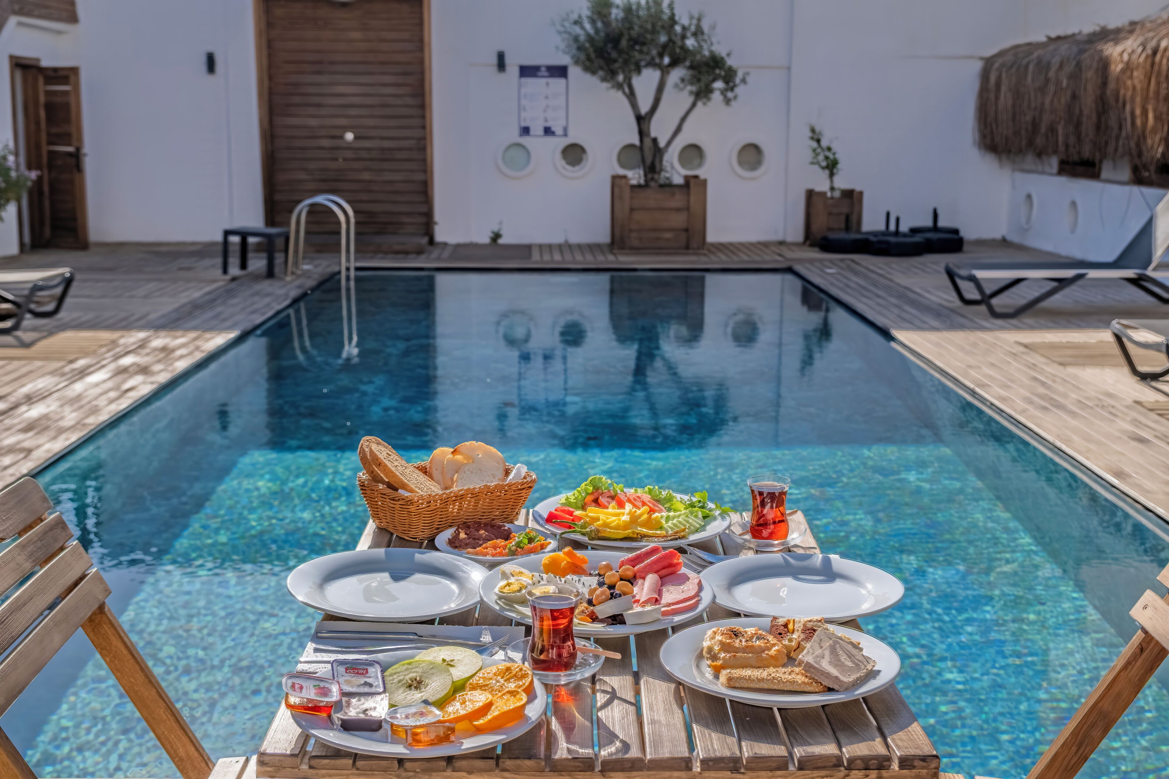 Free daily local cuisine breakfast 