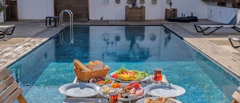 Free daily local cuisine breakfast