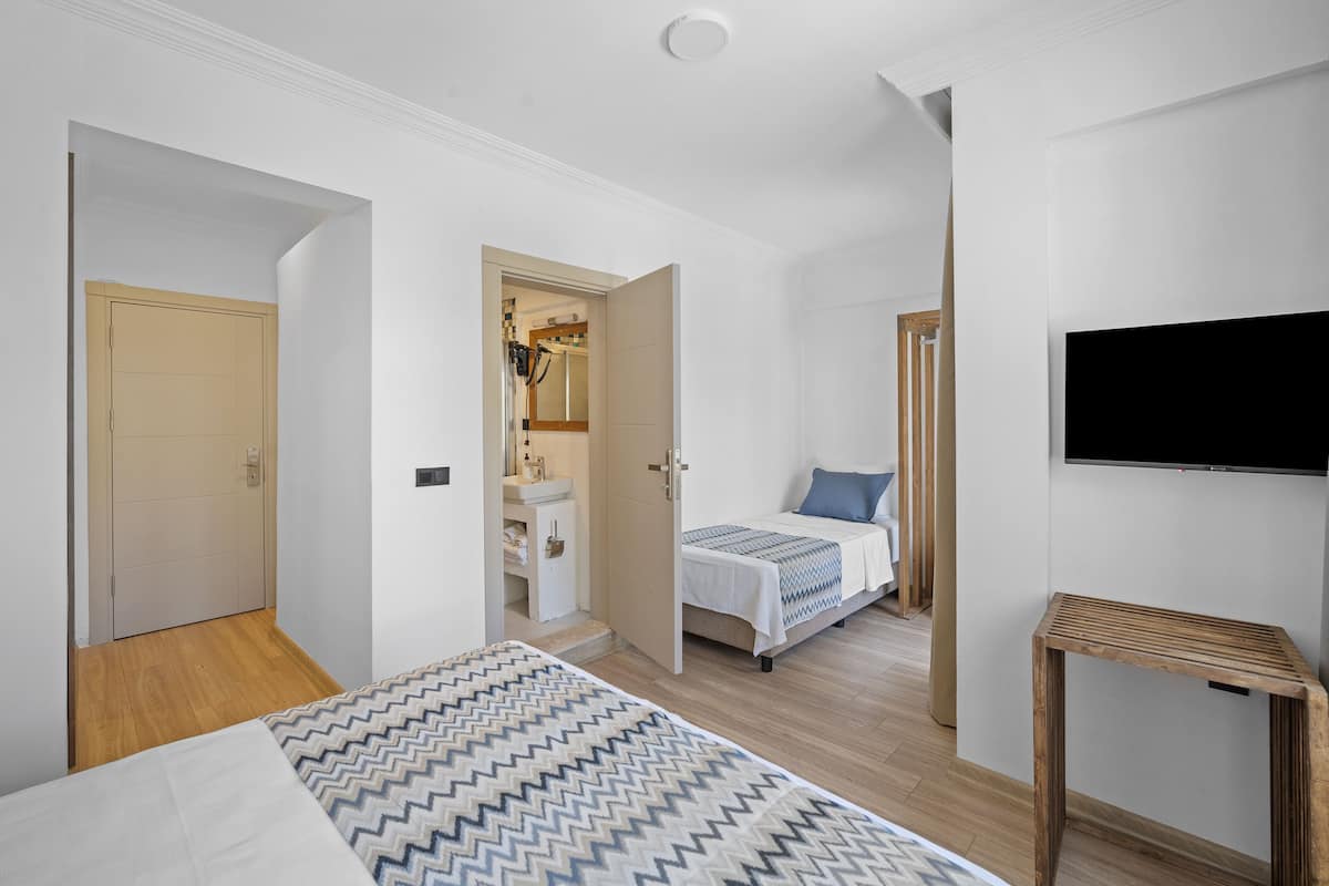 Minibar, cortinas blackout, wifi gratis y ropa de cama