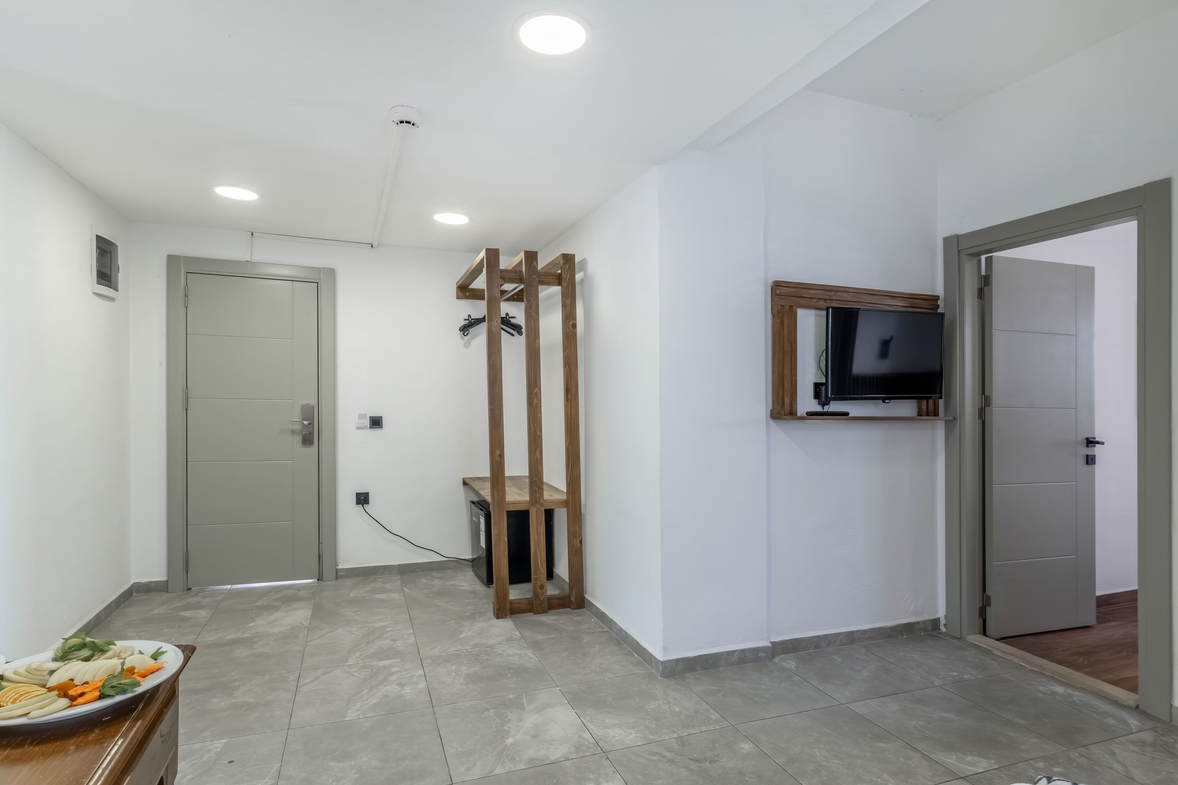 Familiesuite | Minibar, blendingsgardiner, barnesenger (inkludert) og wi-fi (inkludert)