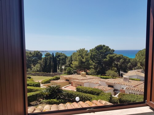 House in residence with swimming pool- 5 min from Campulongu beach