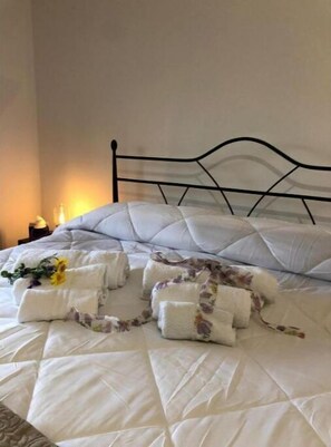 3 habitaciones, tabla de planchar con plancha, wifi y ropa de cama 