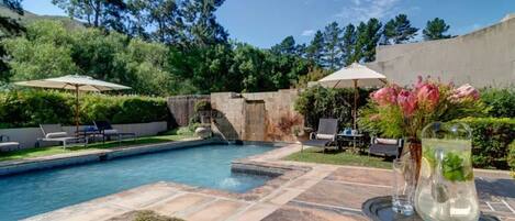 حمّام سباحة خارجي