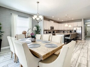 Dining - Storey Lake Stunning Villa w/ Pool/Spa, By Disney (Kissimmee)