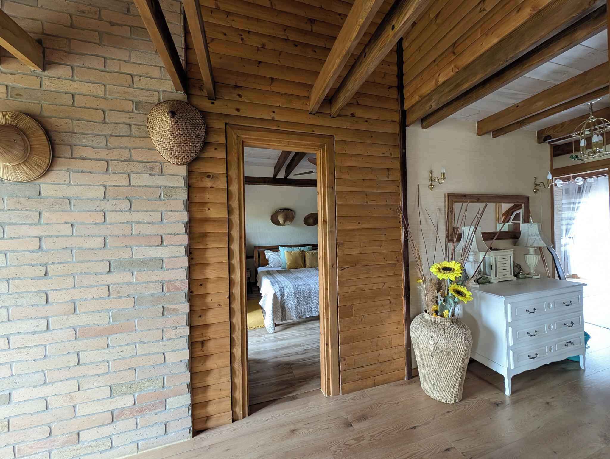 4 bedrooms, WiFi, wheelchair access