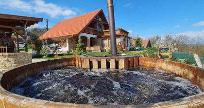 Maison de vacances dans un paysage pittoresque avec vue et cuisine de jardin, tonneau en bois avec jacuzzi et sauna