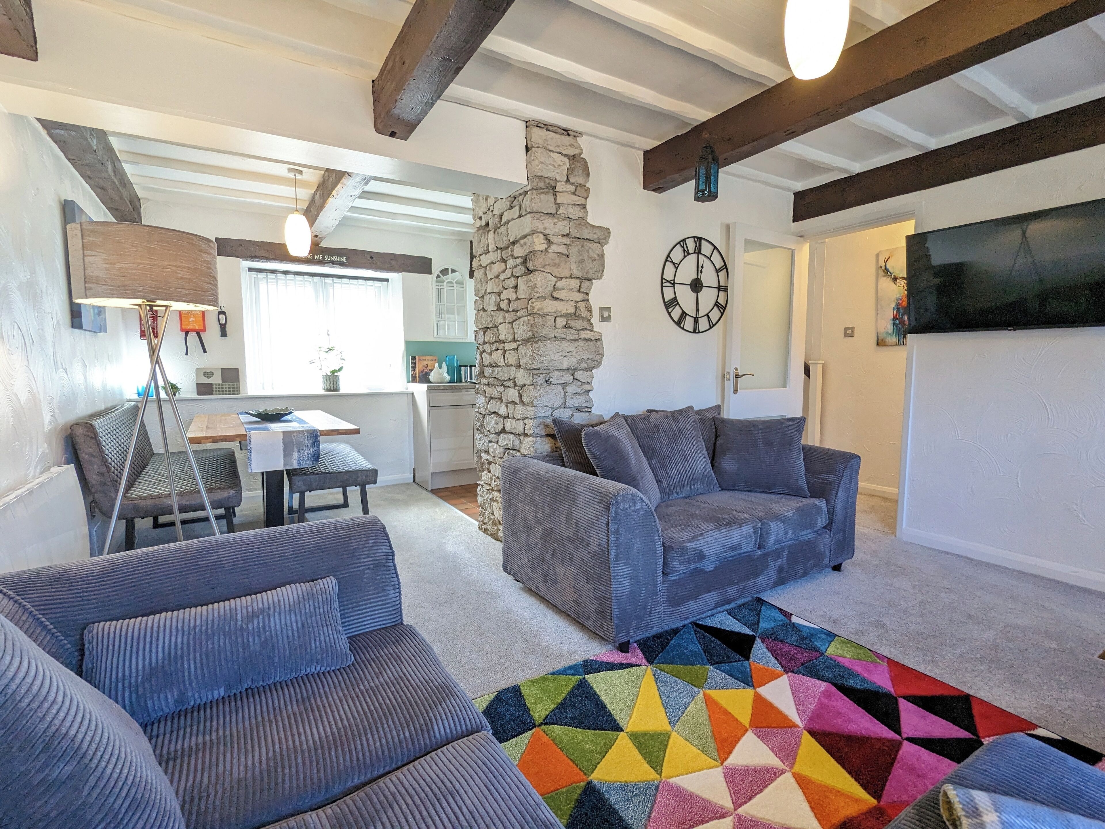 Impressive 3-bed cottage - families, dogs, walks