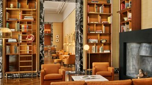 Lobby sitting area - Bvlgari Hotel Roma (Rome)